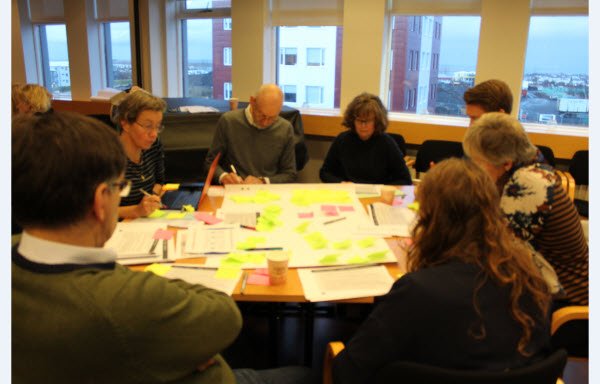 Aðalfundur LÍ heldur áfram