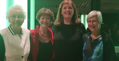 Heilbrigðisráðherra með þremur þeirra kvenlækna sem heiðraðar voru á aðalfundi LÍ 2018, f.v. Bergþór…