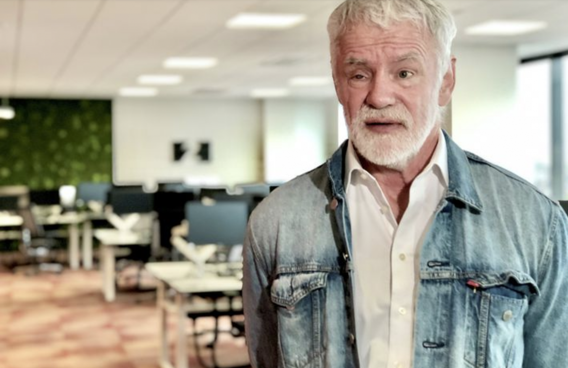 Telur líkur á bóluefni um mitt næsta ár - Kári á Vísi