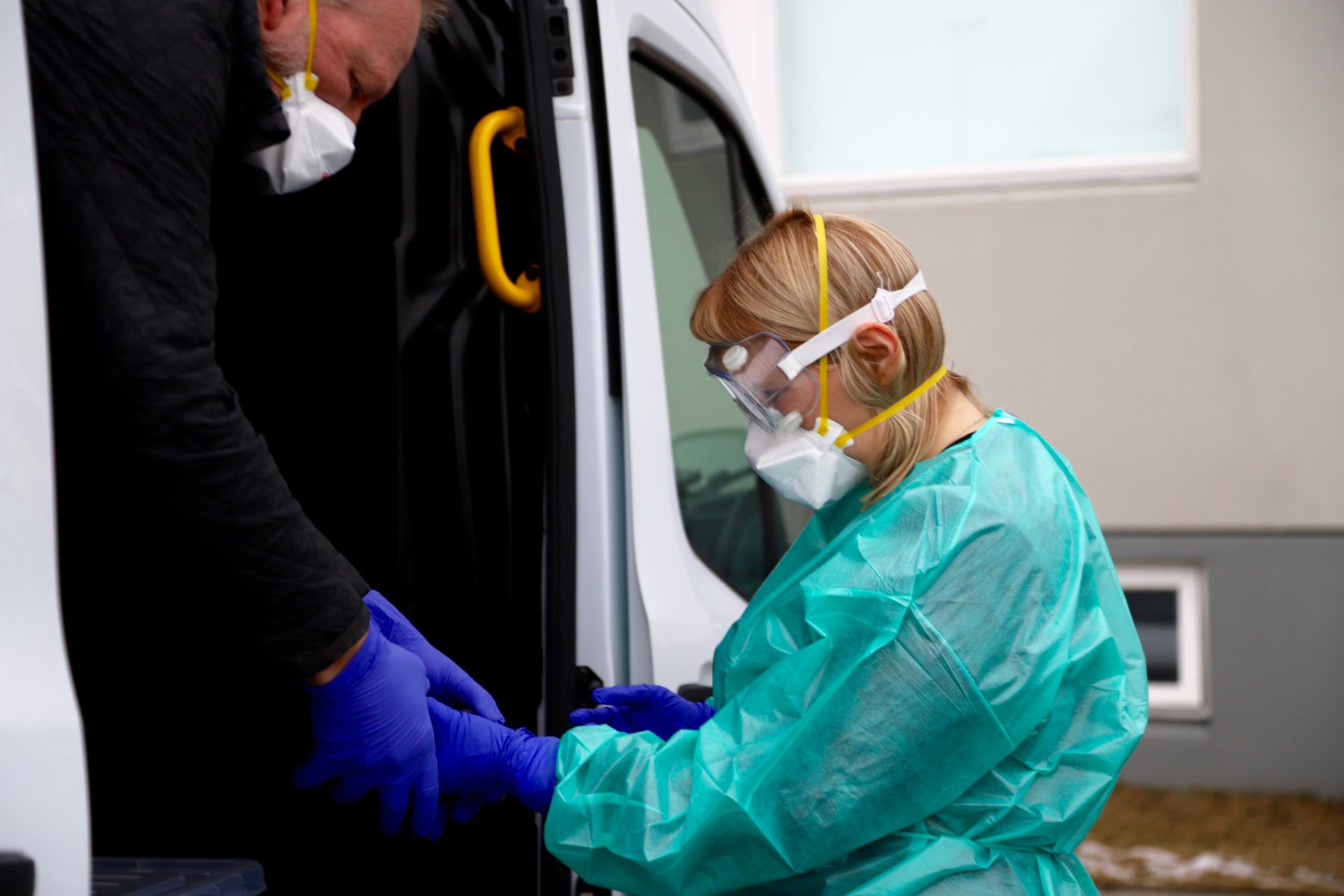 Margrét Ólafía Tómasdóttir læknir og Guðmundur Ingi Sveinsson bílstjóri Læknavaktarinnar. Þau fóru í&hellip;