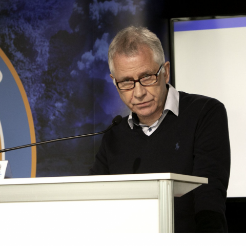 Togstreita í samfélaginu vegna COVID-19 - Hertar reglur og gagnrýni