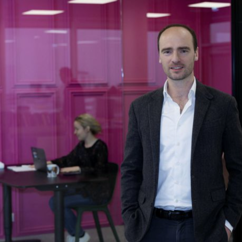 Smíða fallhlífina á leiðinni niður - Tryggvi á Vísi